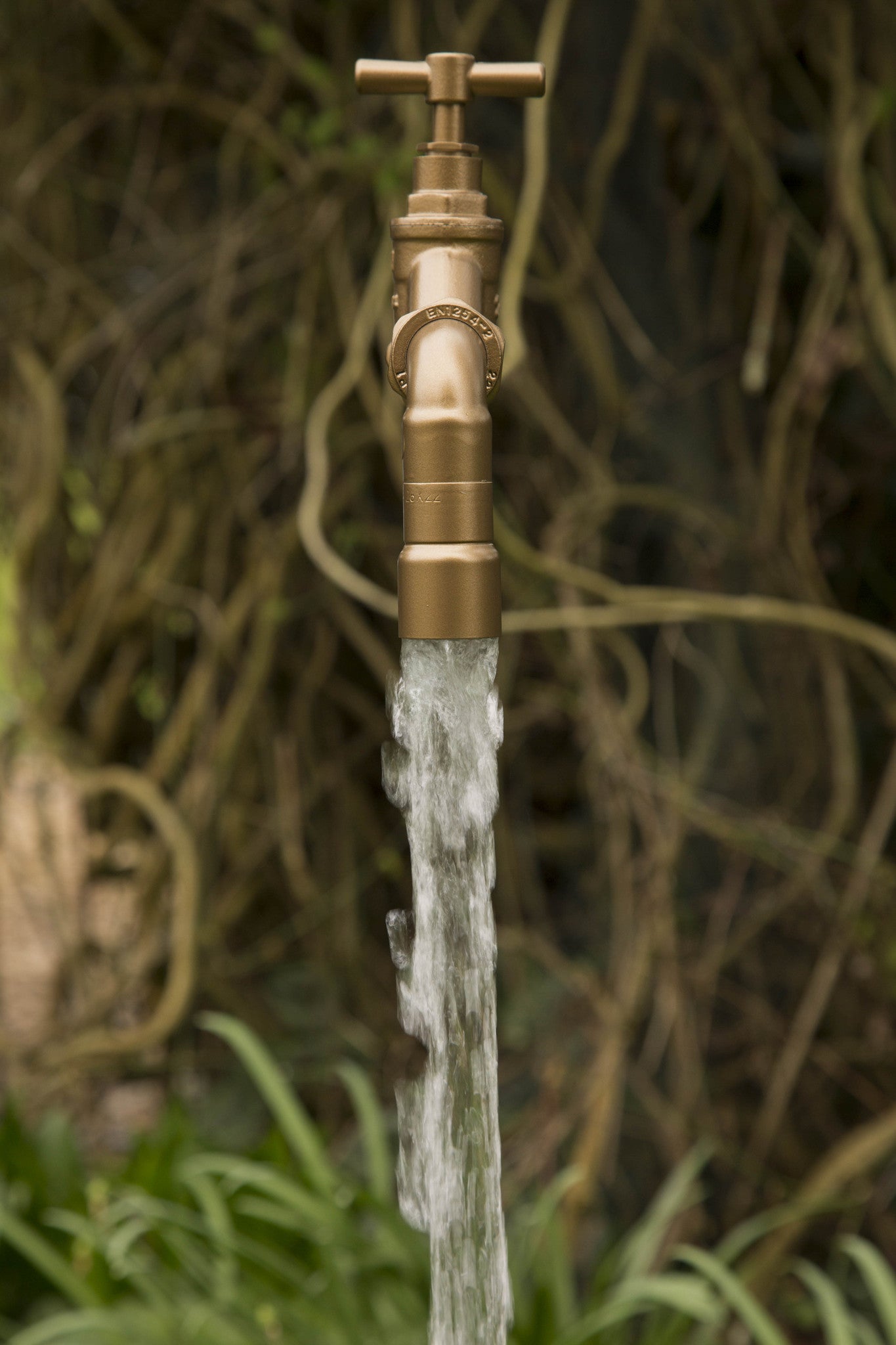 22mm Floating Tap Water Feature Including Pump (container not included)