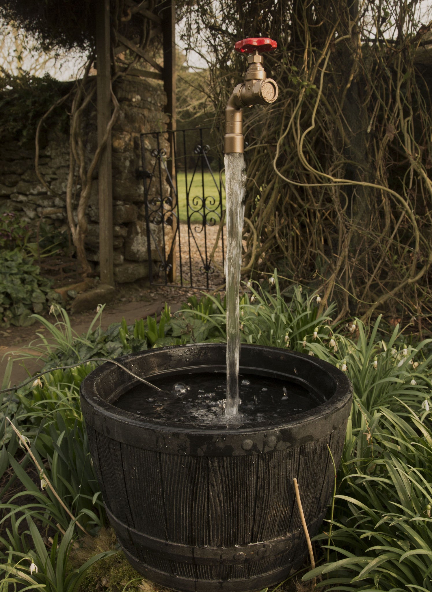 22mm Gate Valve Floating Tap Water Feature Including Pump (container n