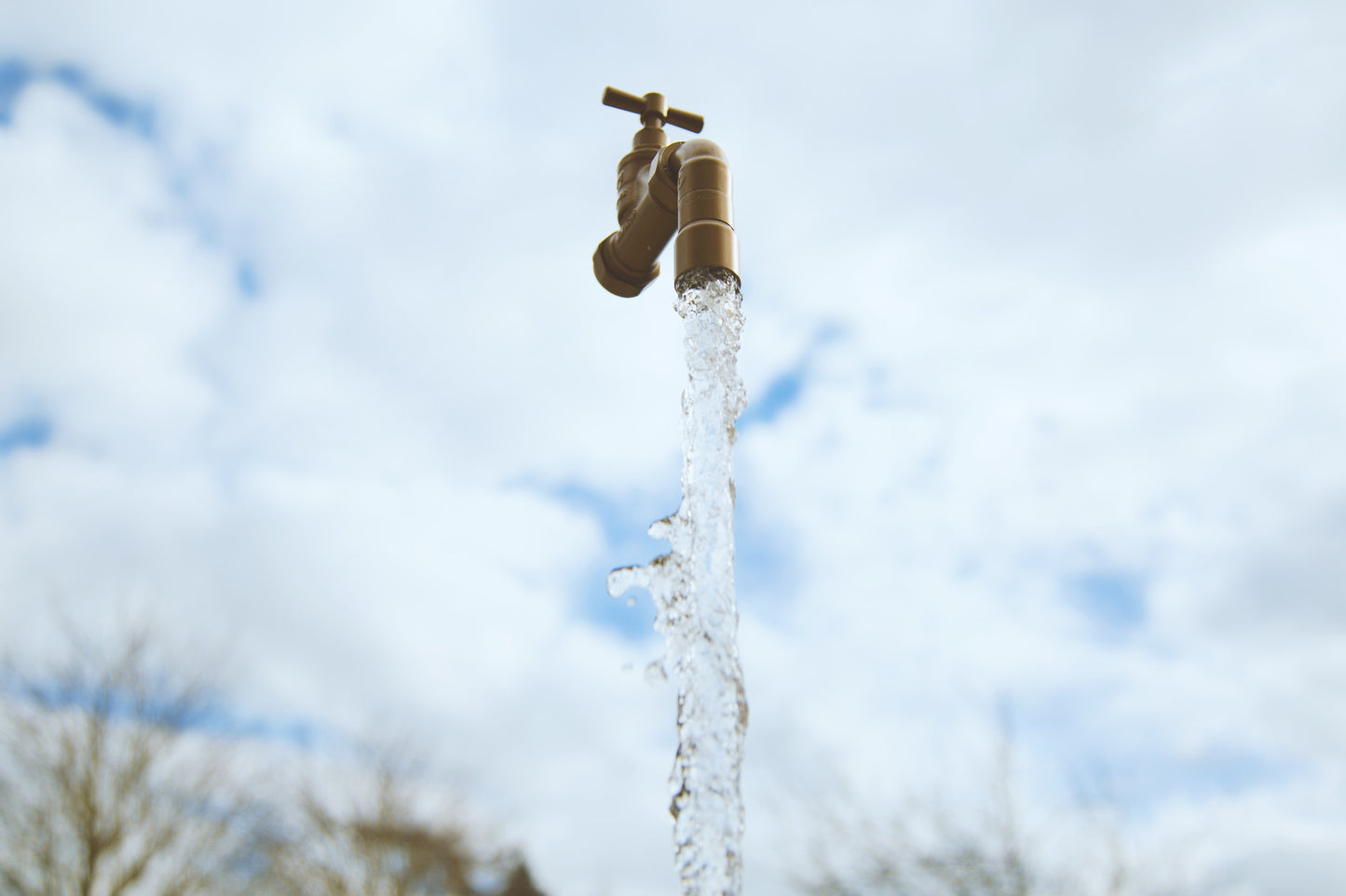 22mm Floating Tap Water Feature Including Pump (container not included)