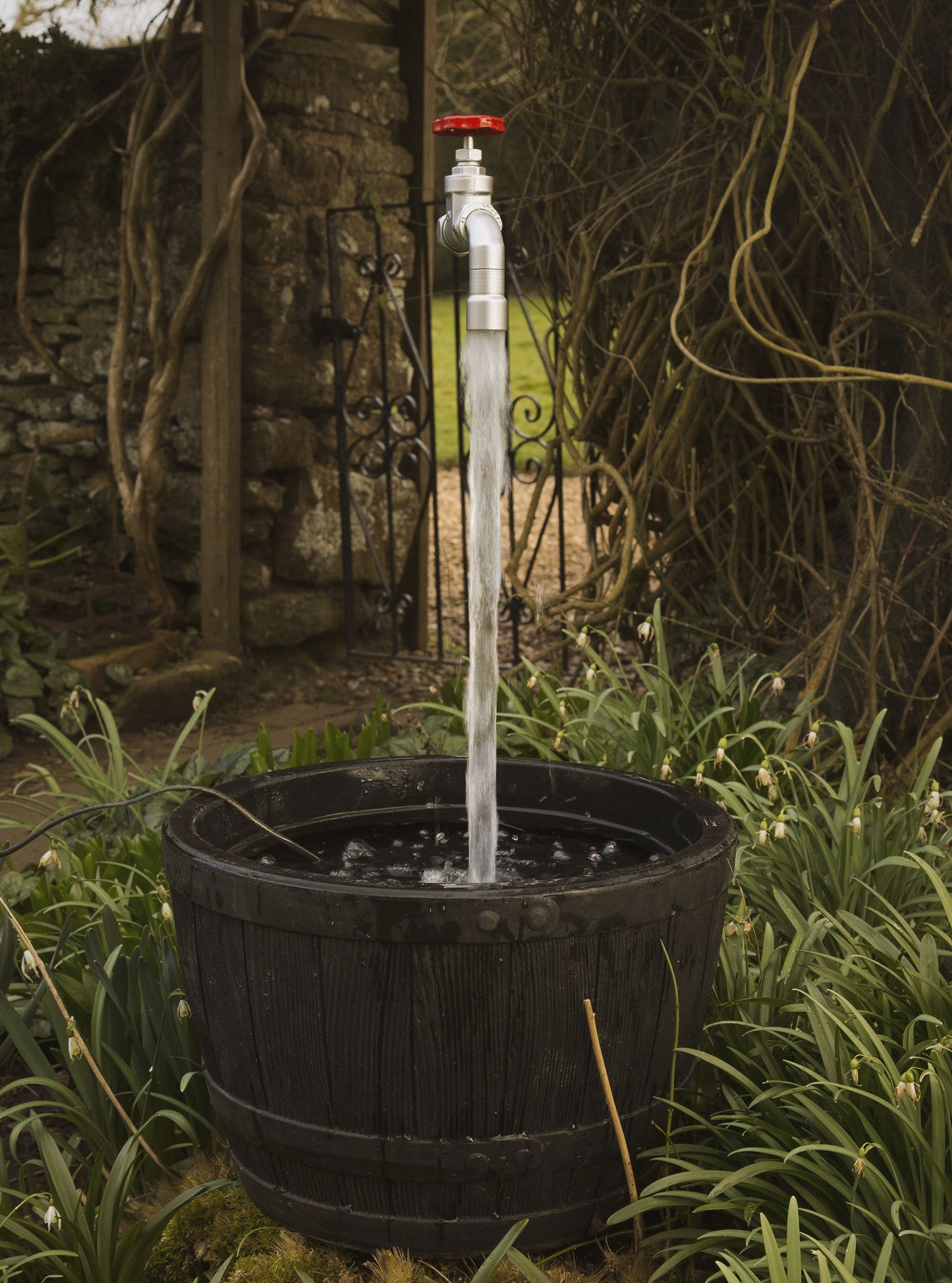 22mm Gate Valve Floating Tap Water Feature Including Pump (container n